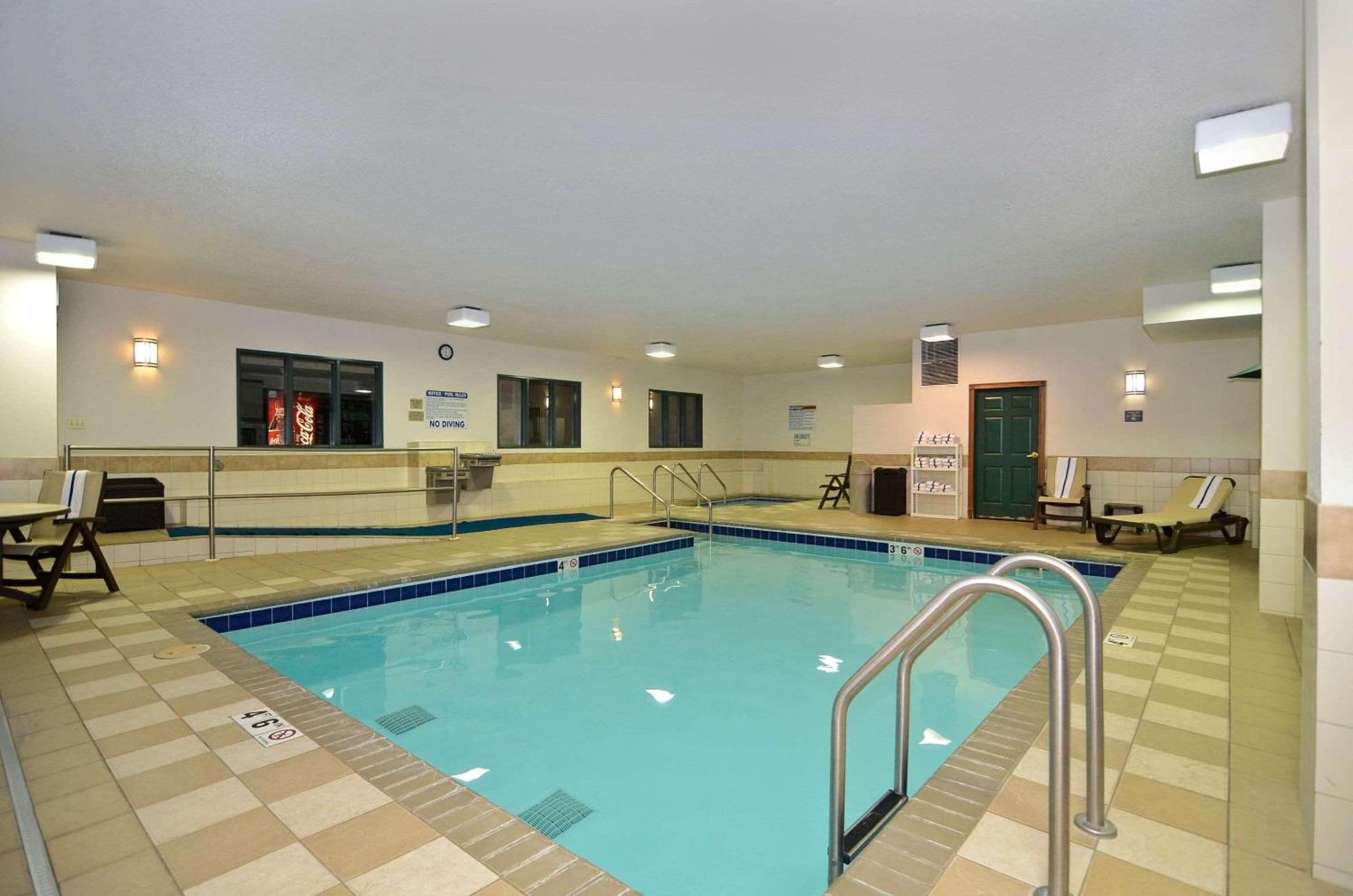 Country Inn & Suites By Radisson, Stevens Point, Wi Exteriér fotografie