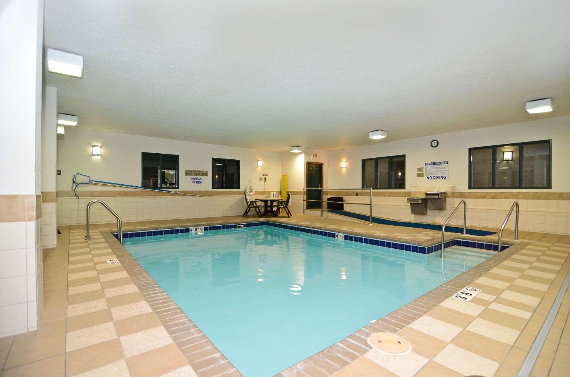 Country Inn & Suites By Radisson, Stevens Point, Wi Exteriér fotografie